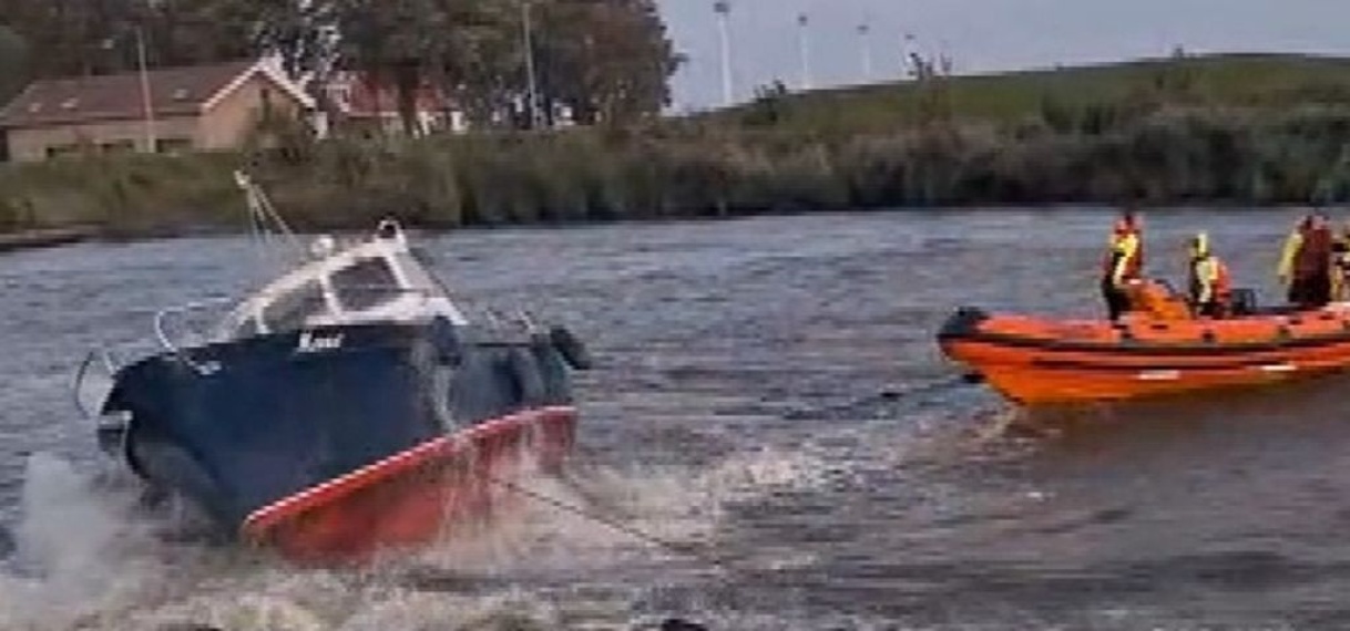 Minderjarige jongens tijdens code geel gered van boot bij Urk, krijgen vermaning