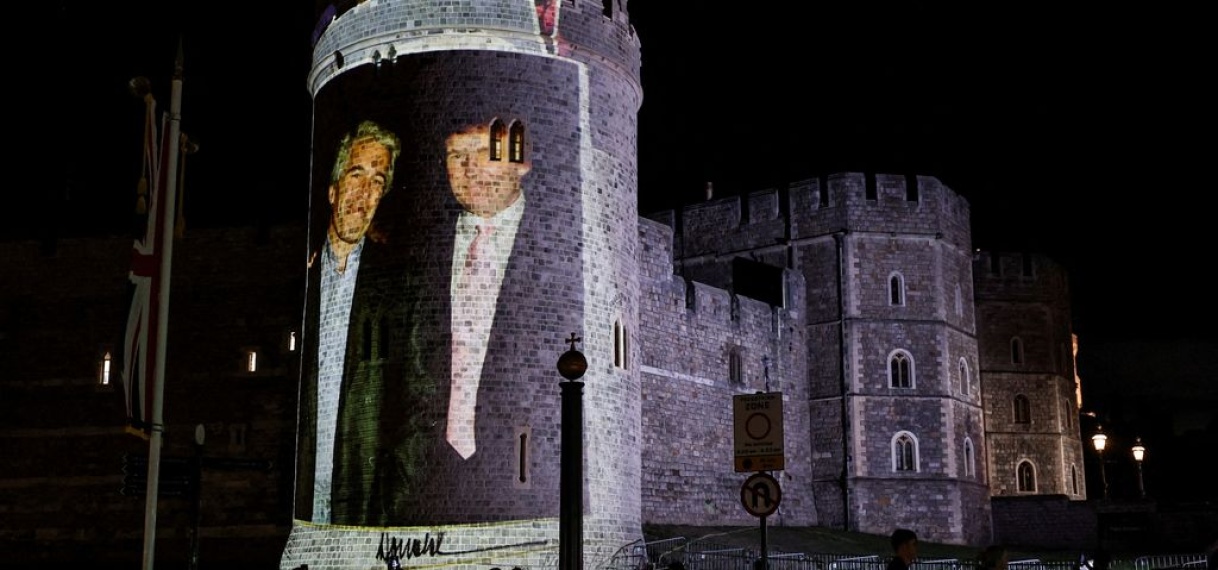 Vier activisten opgepakt na projectie Trump en Epstein op Windsor Castle