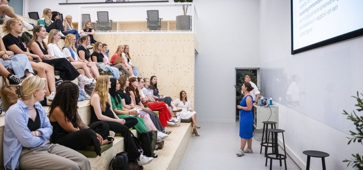 Moe, hoofd- of buikpijn: 1 op de 3 vrouwen verbergt hormonale klachten op werk