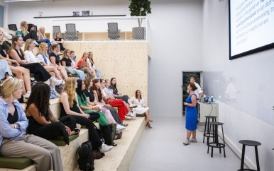 Moe, hoofd- of buikpijn: 1 op de 3 vrouwen verbergt hormonale klachten op werk