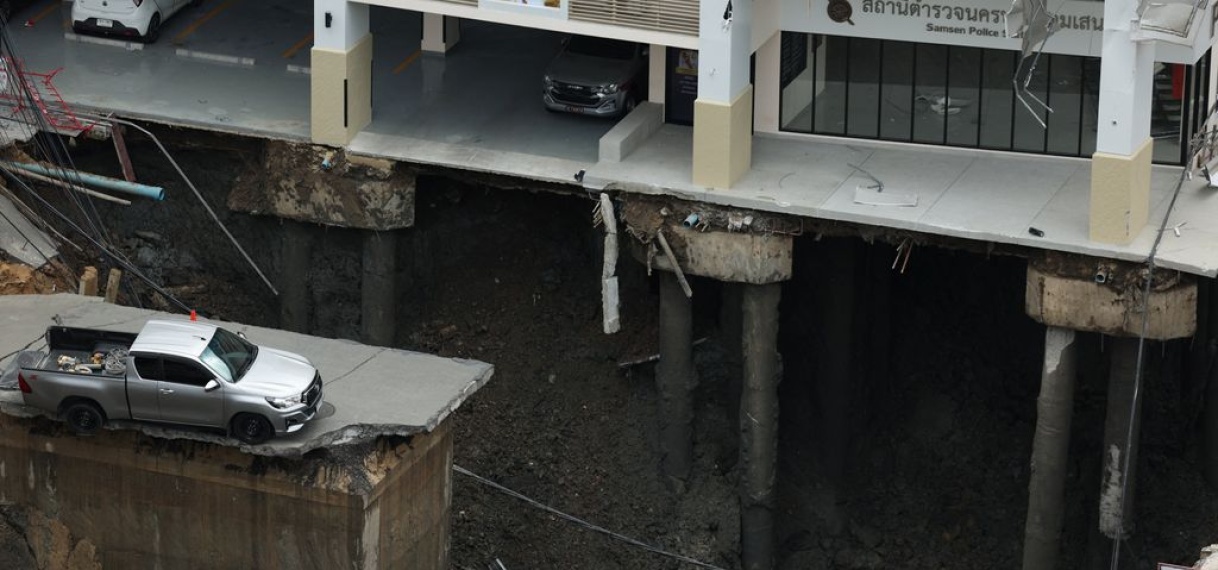 Enorm zinkgat bij ziekenhuis in Bangkok