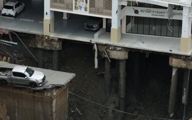 Enorm zinkgat bij ziekenhuis in Bangkok