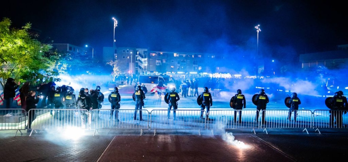 Politie grijpt in bij demonstratie tegen azc in Doetinchem