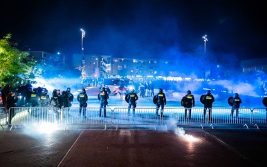 Politie grijpt in bij demonstratie tegen azc in Doetinchem