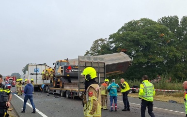 Dode bij ongeval met vier vrachtwagens op A73 bij Belfeld