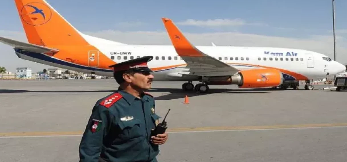 13-jarige jongen uit Afghanistan verstopt zich in landingsgestel en overleeft wonderwel