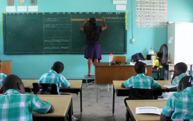 Syndicaat slaat alarm over chaos in Surinaams onderwijs: “Tijd voor duidelijkheid”