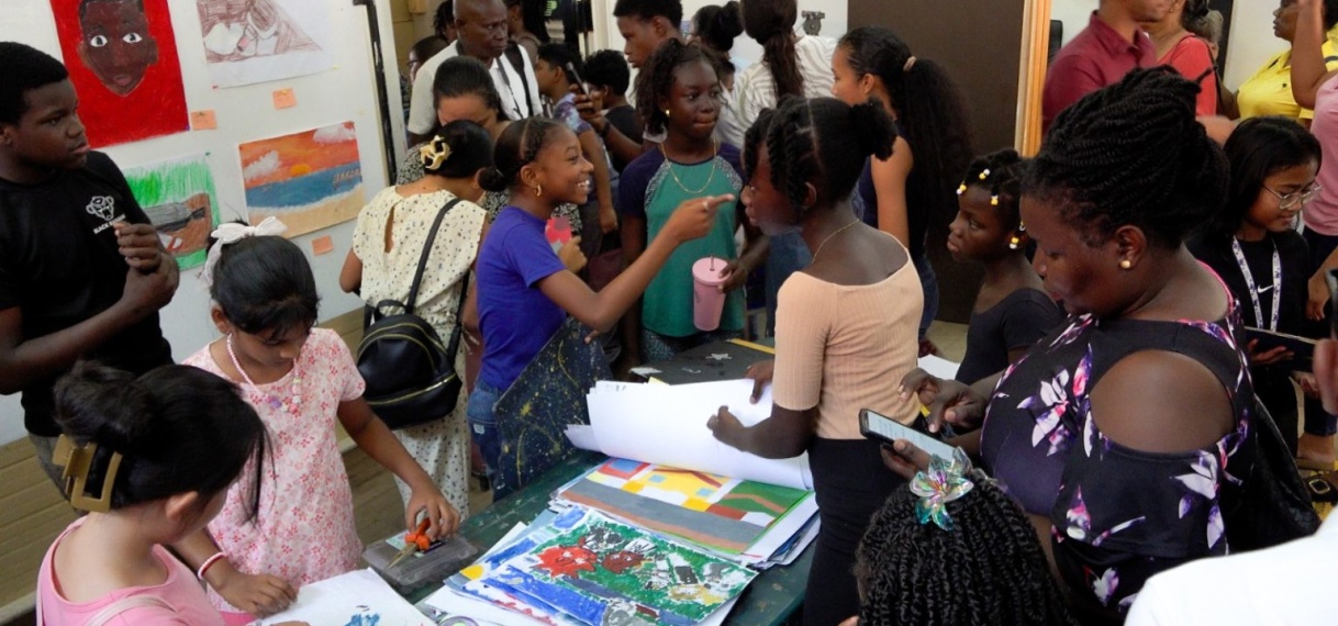 Nola Hatterman Art Academy rondt vakantieschool 2025 af met expositie