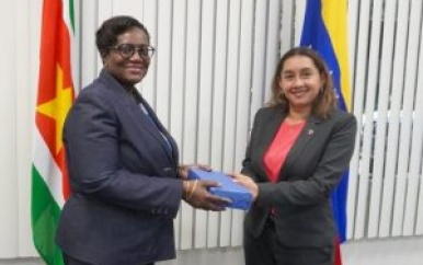 Venezolaanse ambassadeur bezoekt ministerie van Financiën