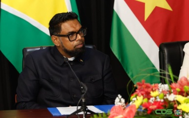 Guyana toegewijd om bilaterale relatie met Suriname nieuwe impulsen te geven