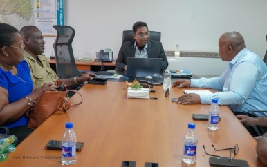 LVV-minister praat met delegatie Para over landbouwontwikkeling