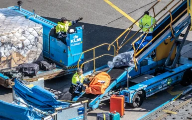 UPDATE: KLM schrapt woensdag zo’n honderd vluchten door staking bij grondpersoneel