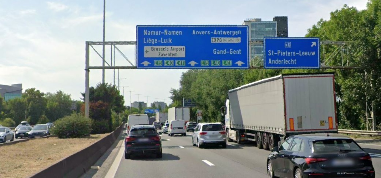 Lichaam hangt urenlang vast aan verkeersbord op Brusselse ring