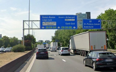 Lichaam hangt urenlang vast aan verkeersbord op Brusselse ring