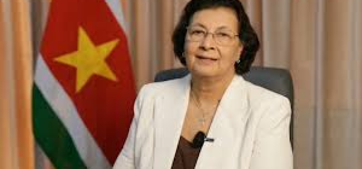 President Simons roept ministers op om deel van hun salarissen beschikbaar te stellen voor armen