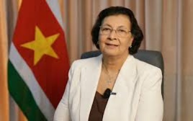 President Simons roept ministers op om deel van hun salarissen beschikbaar te stellen voor armen