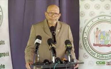 Minister Currie belicht veel omvattend onderwijsbeleid