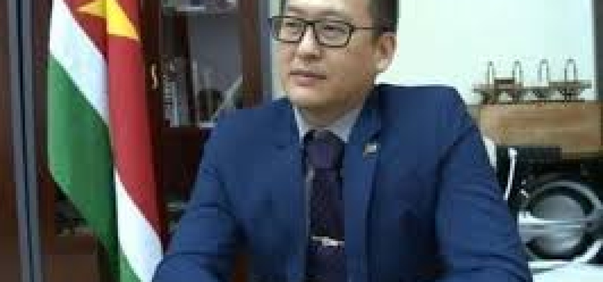 Ministers Tsang en Baasaron bespreken uitvoering vakbekwaamheid criteria