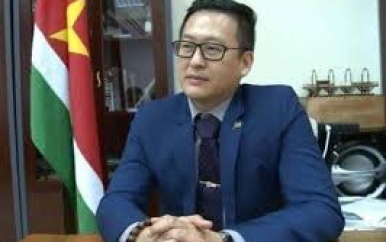 Ministers Tsang en Baasaron bespreken uitvoering vakbekwaamheid criteria