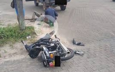 Autobestuurder rijdt bromfietser aan op Martin Luther Kingweg