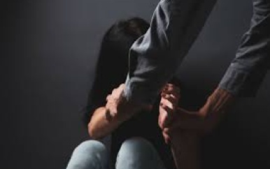 Vrouw ontsnapt aan horrorhuwelijk met Nederlander in Hongarije: hij sloot haar op en overgoot haar met benzine