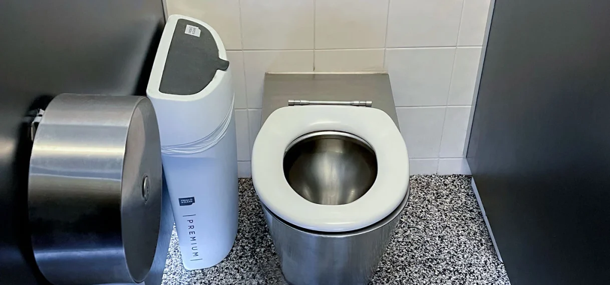 Vrouw (31) zet toiletwater in bij drugstest aan Nederlands-Duitse grens, bijt agent vervolgens in been