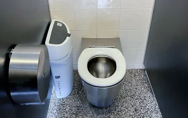 Vrouw (31) zet toiletwater in bij drugstest aan Nederlands-Duitse grens, bijt agent vervolgens in been