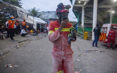 UPDATE: Nog zeker 91 leerlingen vast onder puin na instorten school Indonesië