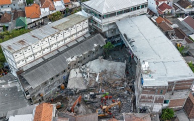 UPDATE: Dodental na instorten school Java stijgt naar 50
