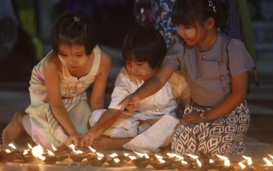 Leger Myanmar gooit bommen op boeddhistisch festival, zeker 32 doden