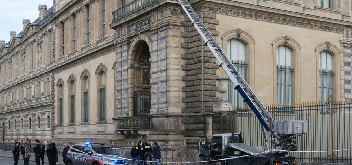 Juwelenroof in het Louvre in Parijs, sieraden ‘van onschatbare waarde’ gestolen