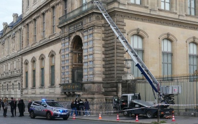 Juwelenroof in het Louvre in Parijs, sieraden ‘van onschatbare waarde’ gestolen