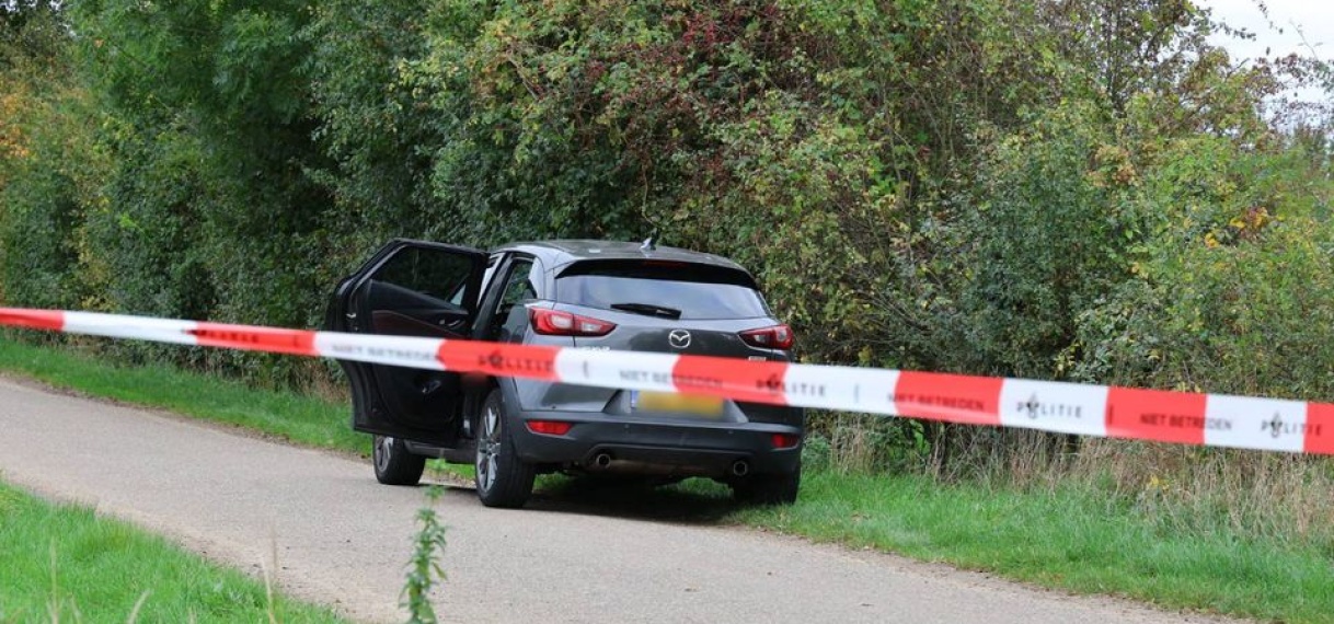 Dode man in auto Boxmeer gevonden; 25 rechercheurs op de zaak