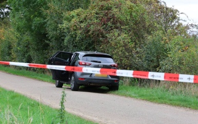 Dode man in auto Boxmeer gevonden; 25 rechercheurs op de zaak