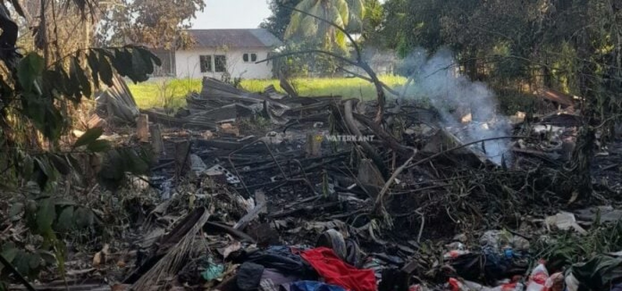 Houten laagbouwwoning te Paradise afgebrand