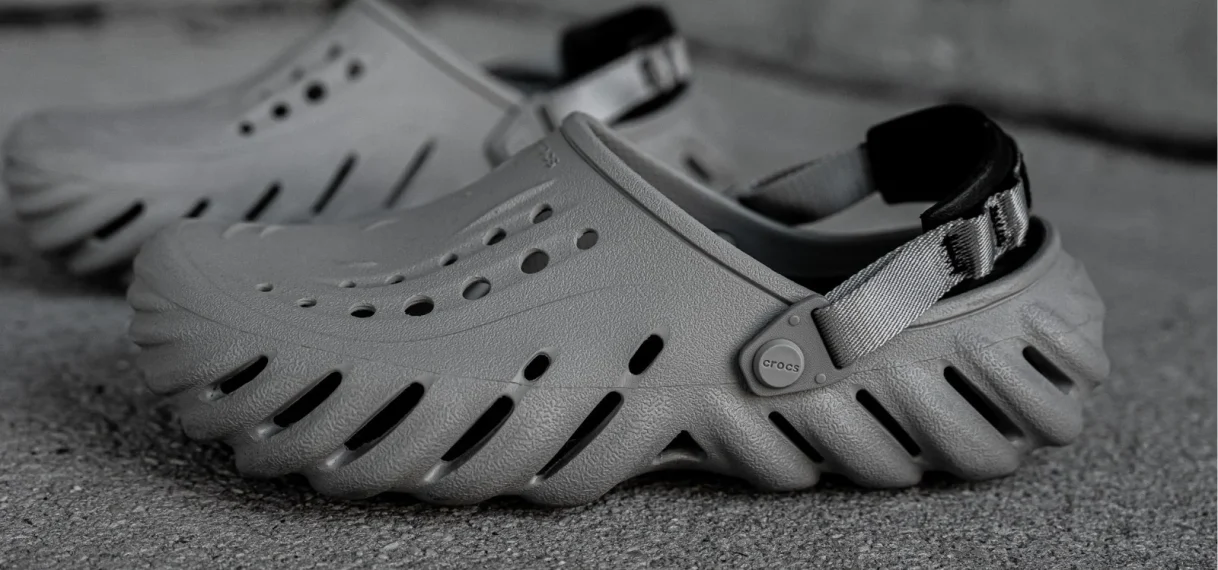 Crocs mag zieke personeelschef ontslaan, vrouw krijgt slechts €8248