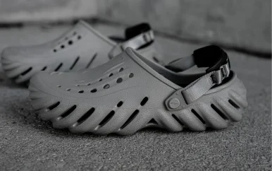 Crocs mag zieke personeelschef ontslaan, vrouw krijgt slechts €8248
