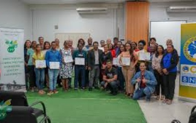 Landbouwers en Stichting Engedi ontvangen certificaat na afronding agrarische training LVV/BNTF