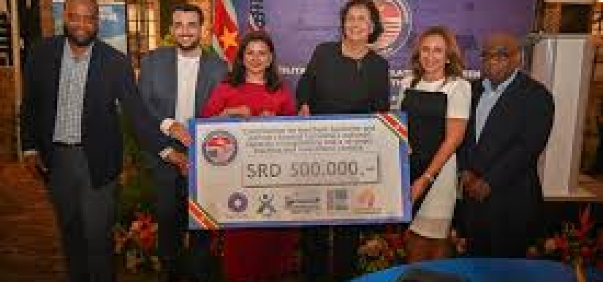 Jarige AmCham Suriname doneert SRD 500.000 voor capaciteitsversterking
