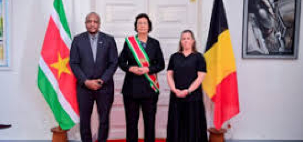 Vier ambassadeurs overhandigen geloofsbrieven aan president Simons