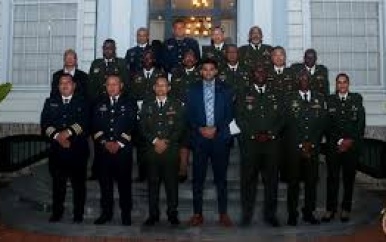 Negen officieren ronden hoogste militaire opleiding in Suriname af