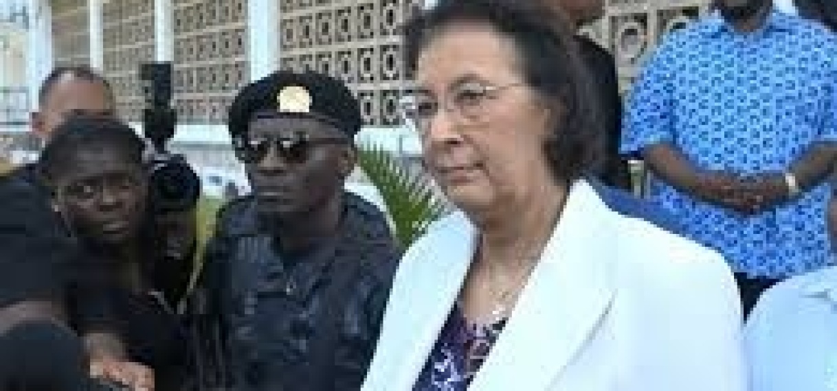 UPDATE: president Simons spreekt NVB-bushouders toe