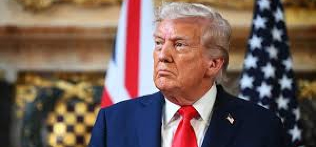 Trump dreigt China extra heffing van 100 procent op te leggen