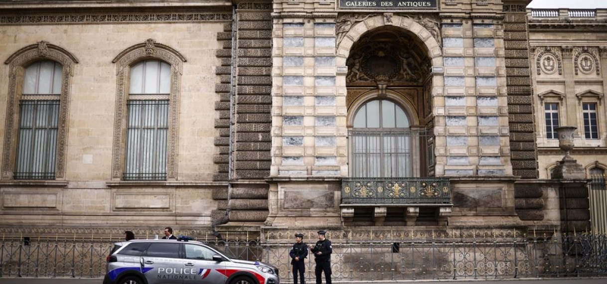 UPDATE: Verdachte juwelenroof Louvre werkte als beveiliger en was actief op sociale media
