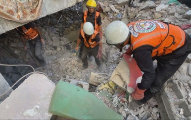 Zoektocht naar duizenden vermisten onder puin in Gaza gaat met de hand