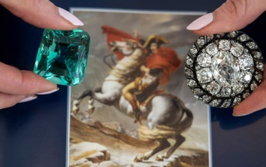 Napoleons broche geveild voor recordbedrag van 3,8 miljoen euro
