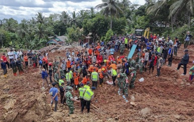 Twee doden en 21 vermisten op Java door aardverschuivingen