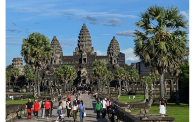 Bus stort van brug in Cambodja: 16 doden