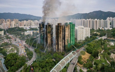 UPDATE: Flatbrand Hongkong nog steeds niet onder controle; drie arresties