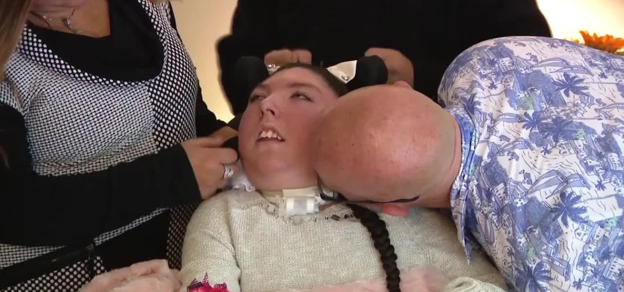 Vrouw zonder hersenen viert 20ste verjaardag: ‘Een mirakel’